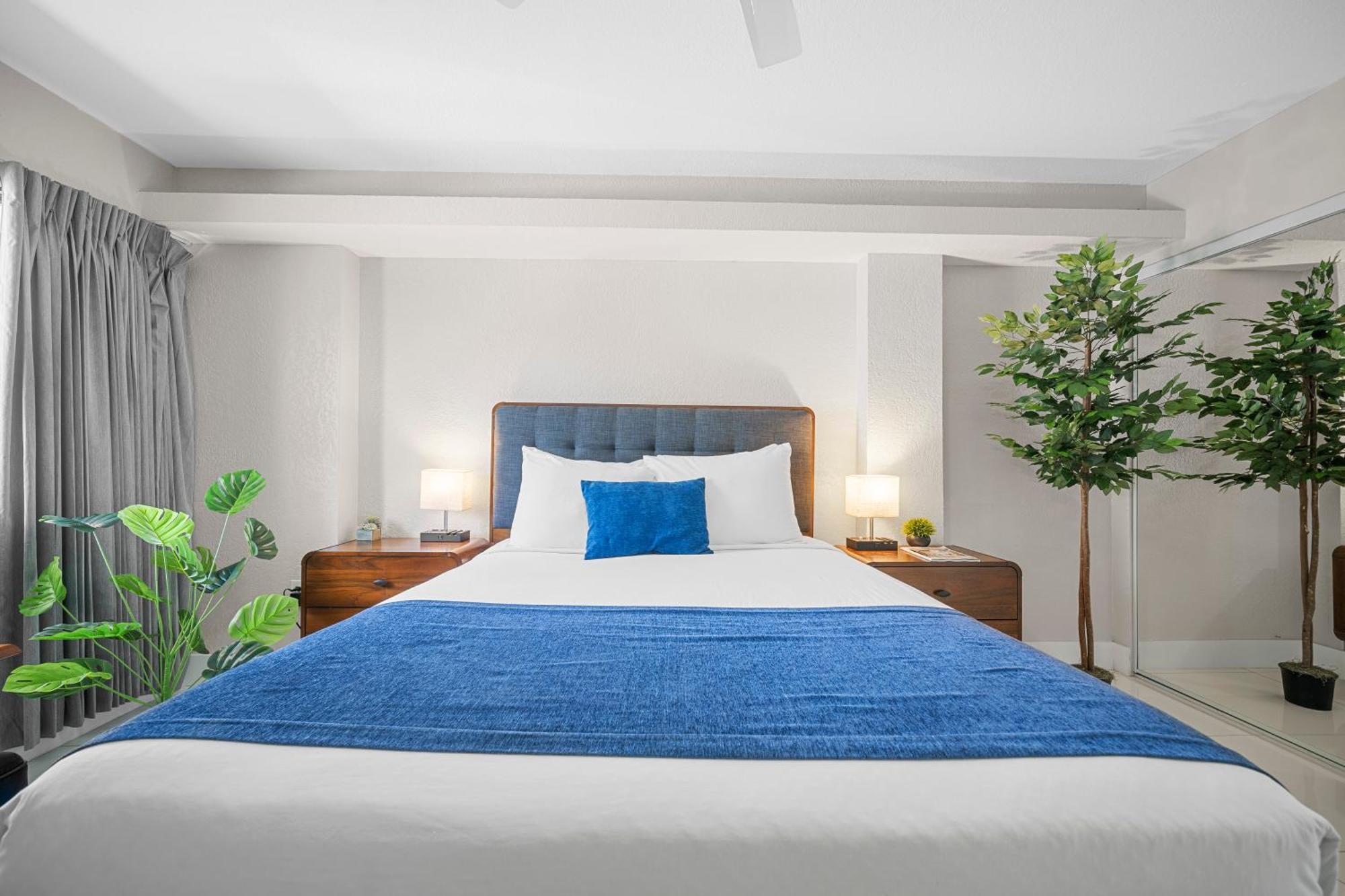 Boca Plaza Hotel Boca Raton Room photo