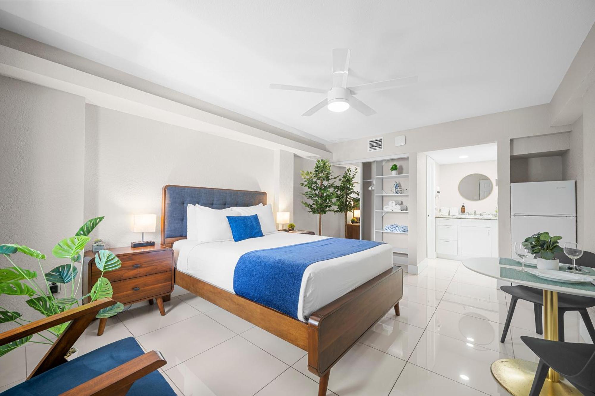 Boca Plaza Hotel Boca Raton Room photo